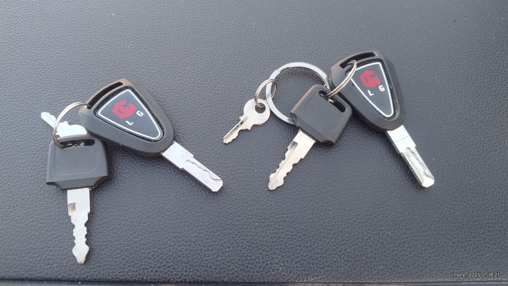 Трицикл гібридний 2500W 58,5A 72V