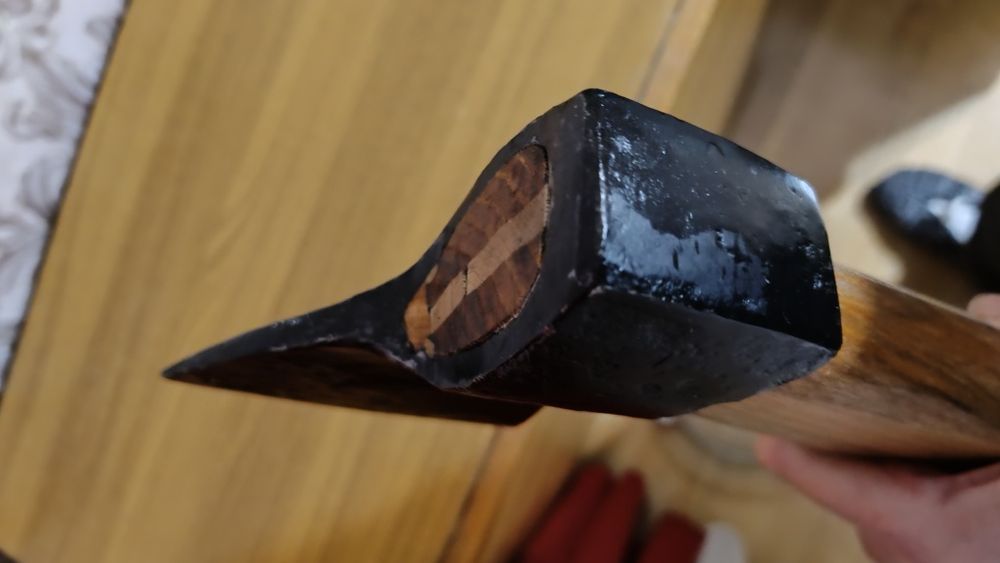 Средний коварный топор времён СССР