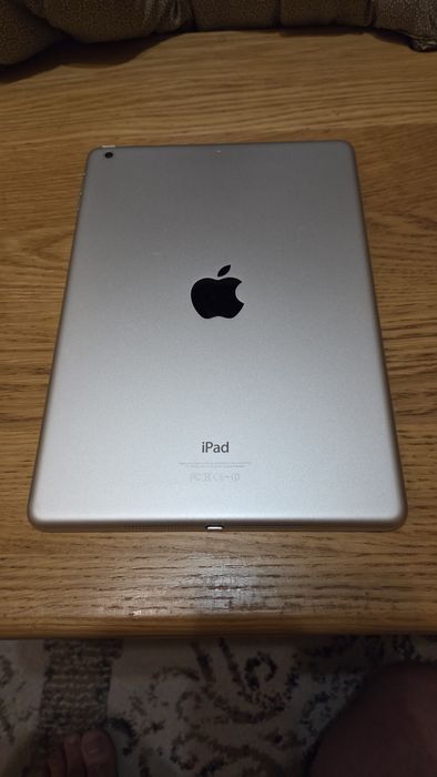 Планшет Apple ipad Air 32 Gb в гарному стані