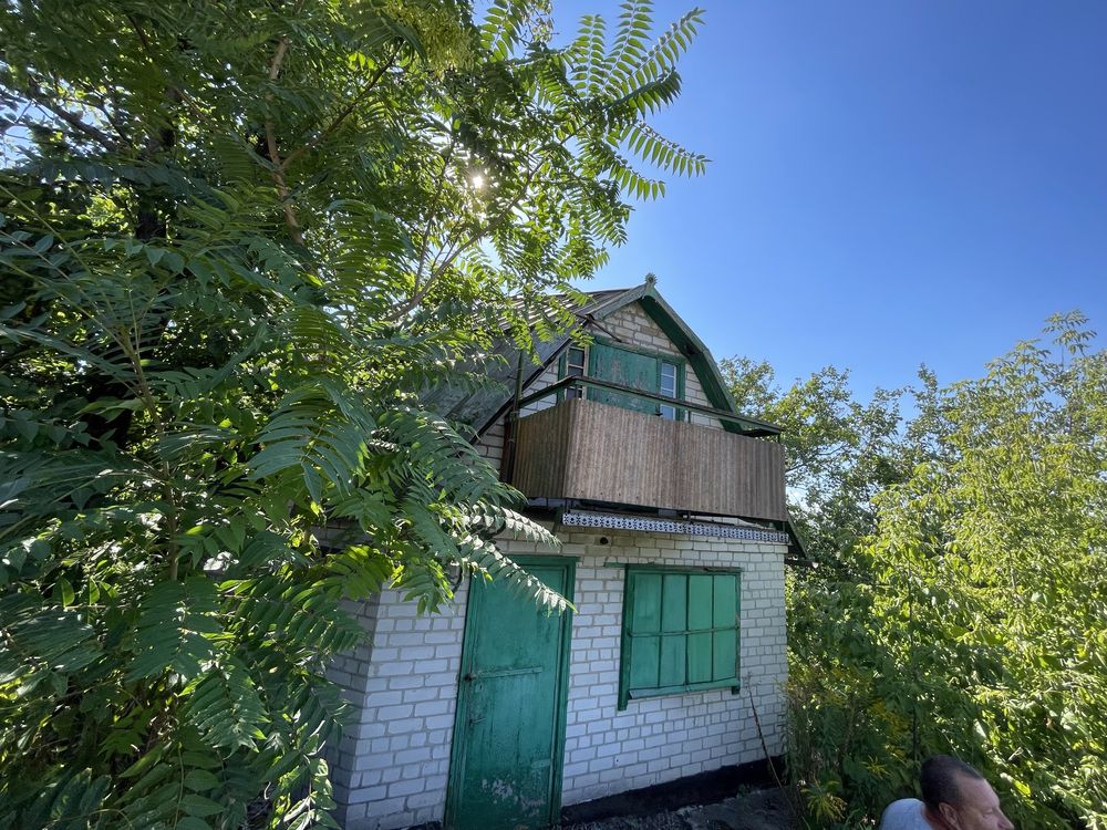 Участок , дом с фундаментом в хорошем месте