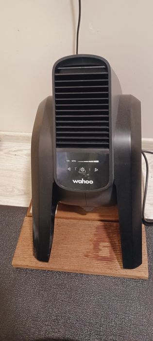 Trenażer Wahoo Kick Core+Platforma HDJ Rocker+mata Wahoo+Wentylator
