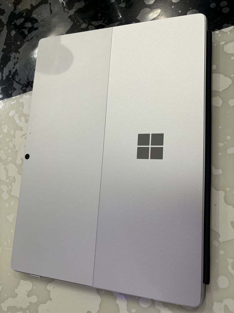 Microsoft Surface Pro8 +Type Cover (i5 8/128GB)
