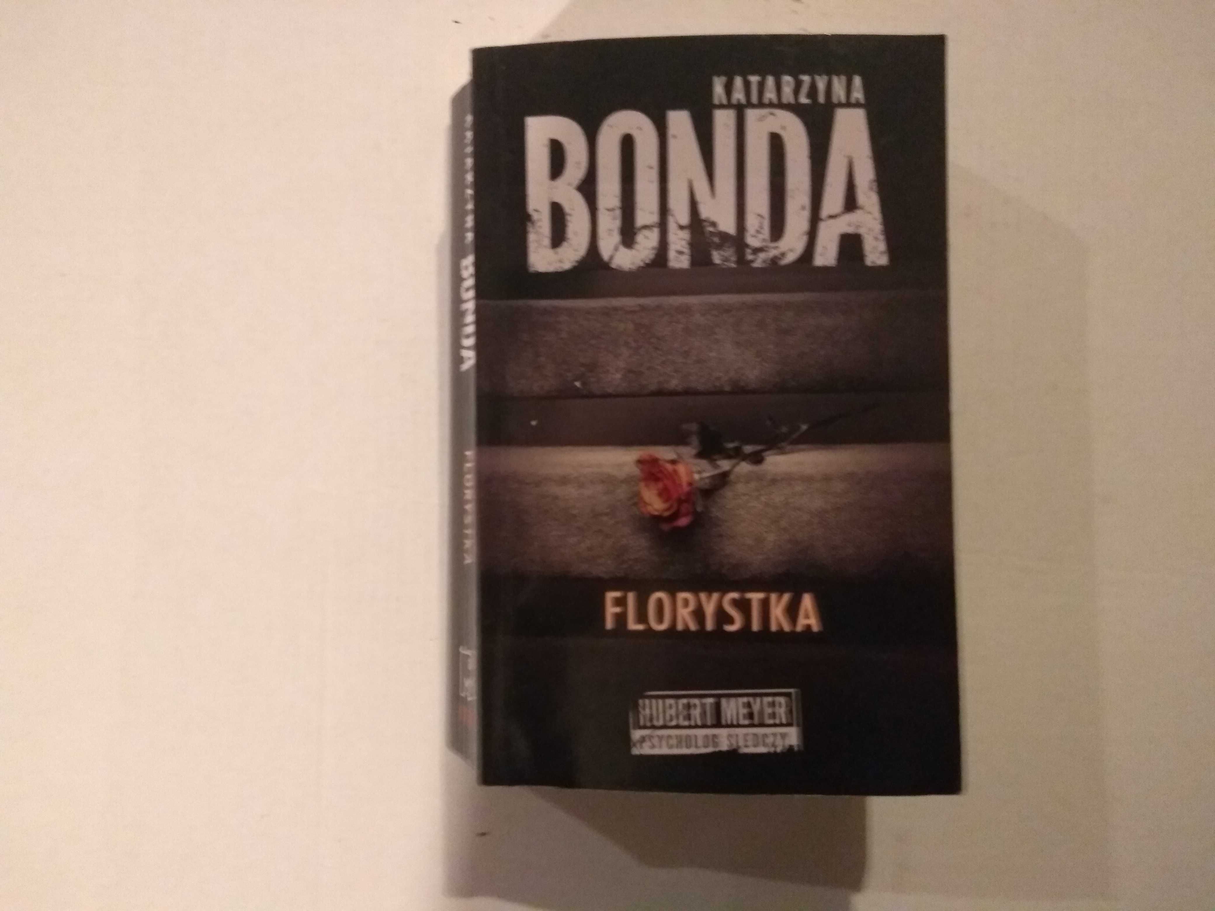 Dobra książka - Florystka Katarzyna Bonda (E8) wers. kieszonkowa