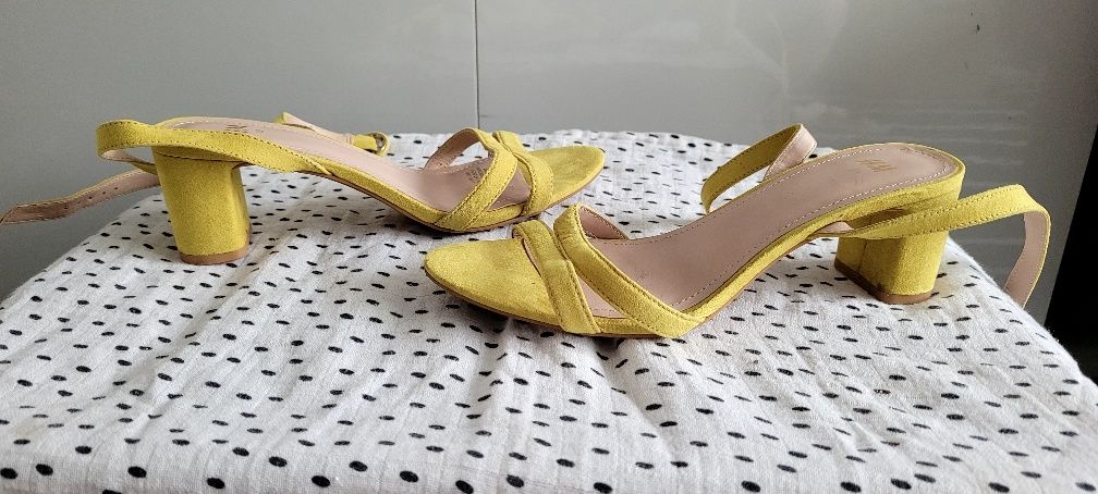 Buty z odkrytymi palcami  na obcasie seledynowe h&m rozmiar 39