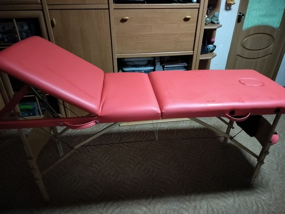Масажна кушетка дуже зручна