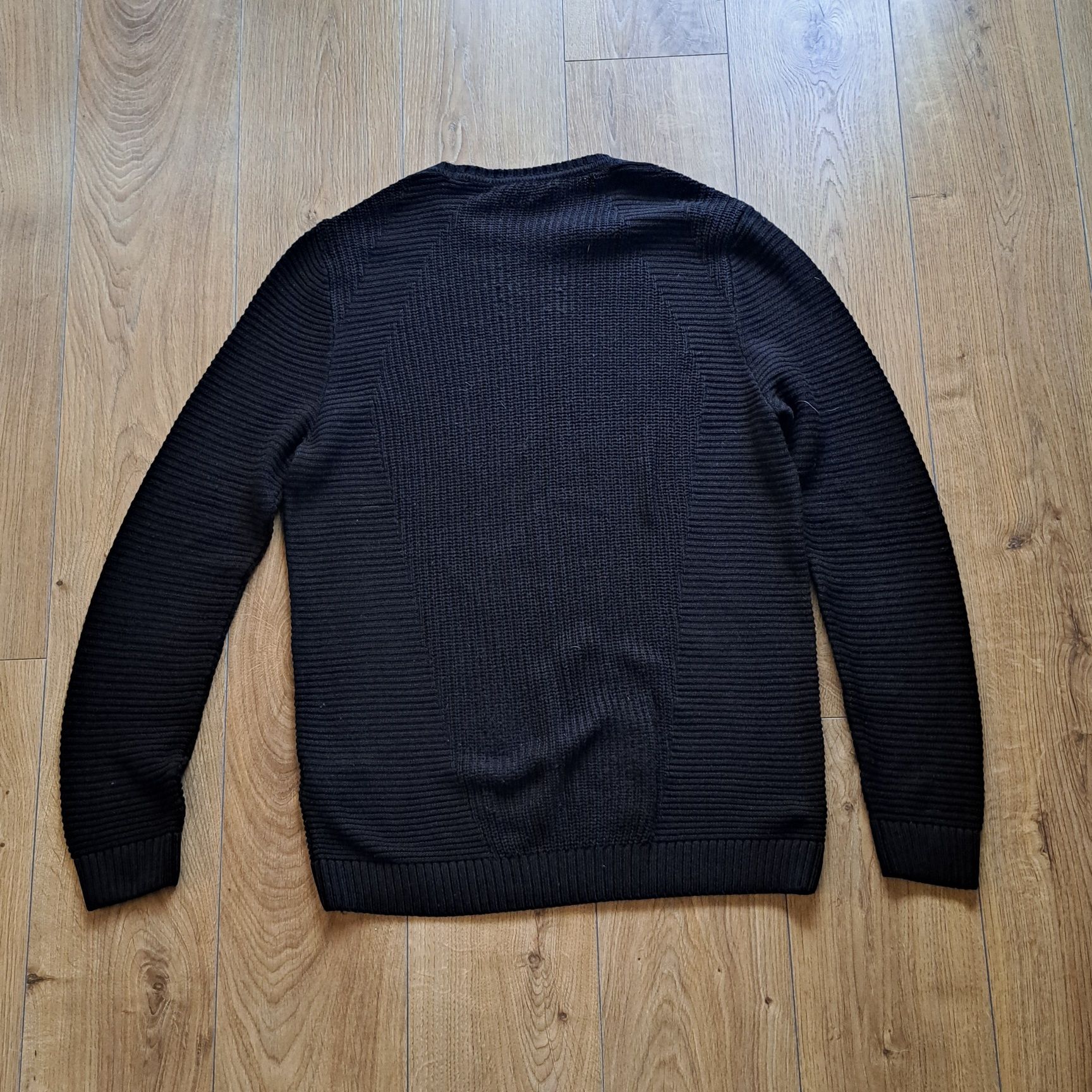 Czarny sweter LC Waikiki XL – klasyka, wygoda, idealny stan!