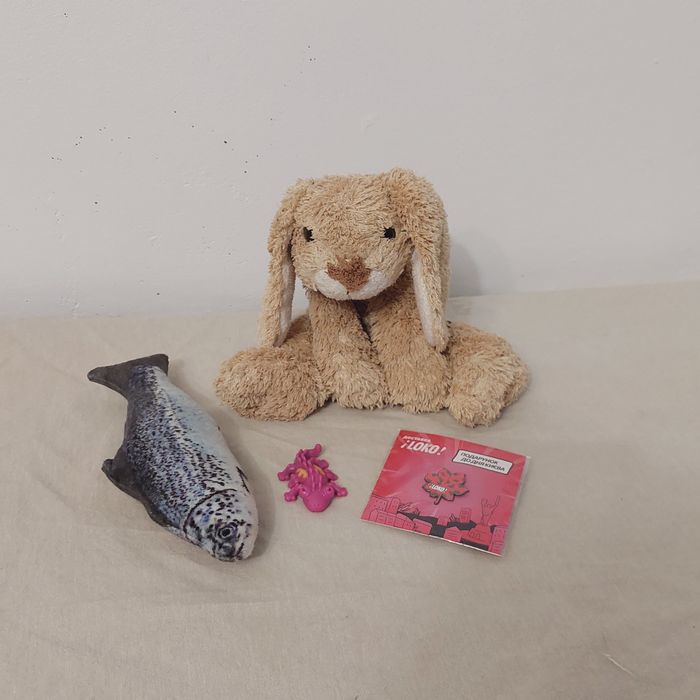 Іграшки різні невеликі