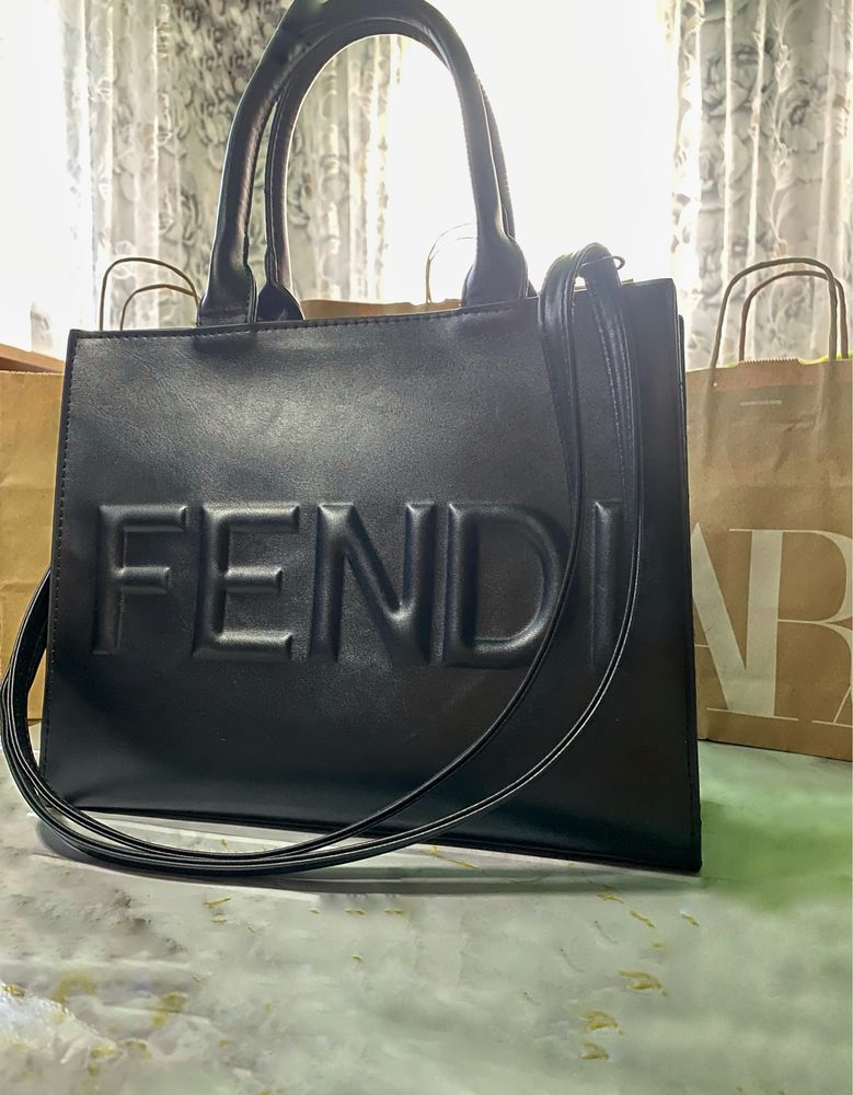 Вмістка сумка з логотипом FENDI