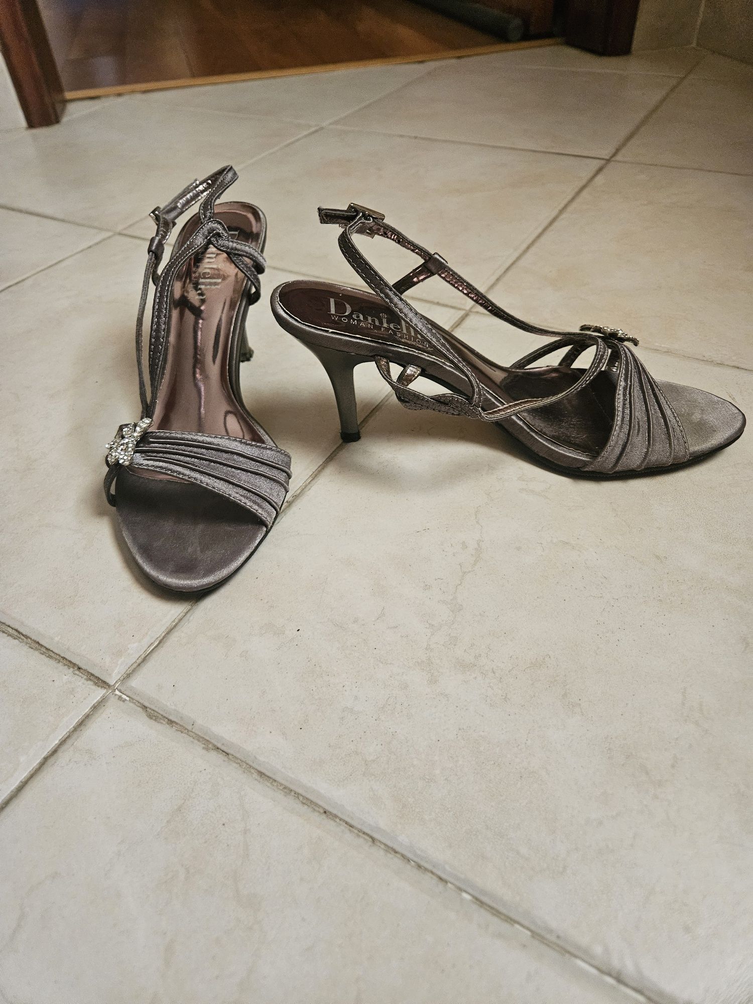 Sandalias Como novas