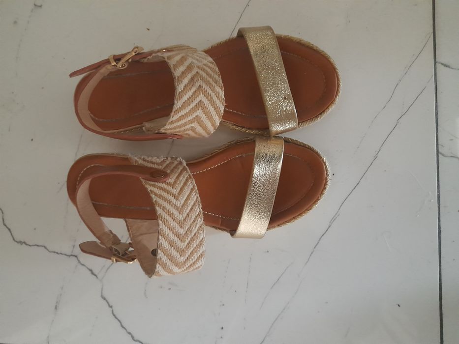 Sandaly  zlote r.36