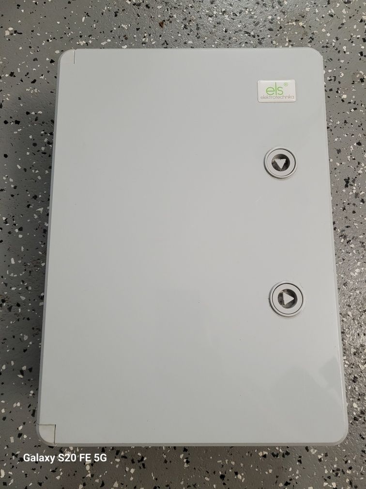 Rozdzielnia skrzynka elektryczna obudowa