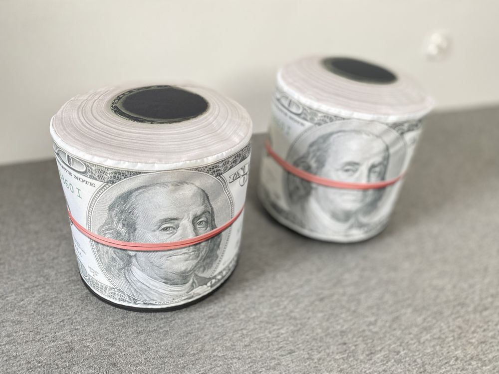 Designerska pufa (Dolar, plik banknotów) Bentoni