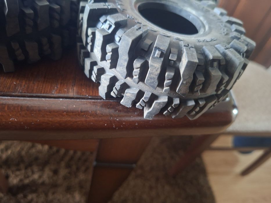 Sprzedam nowe Opony 2,2