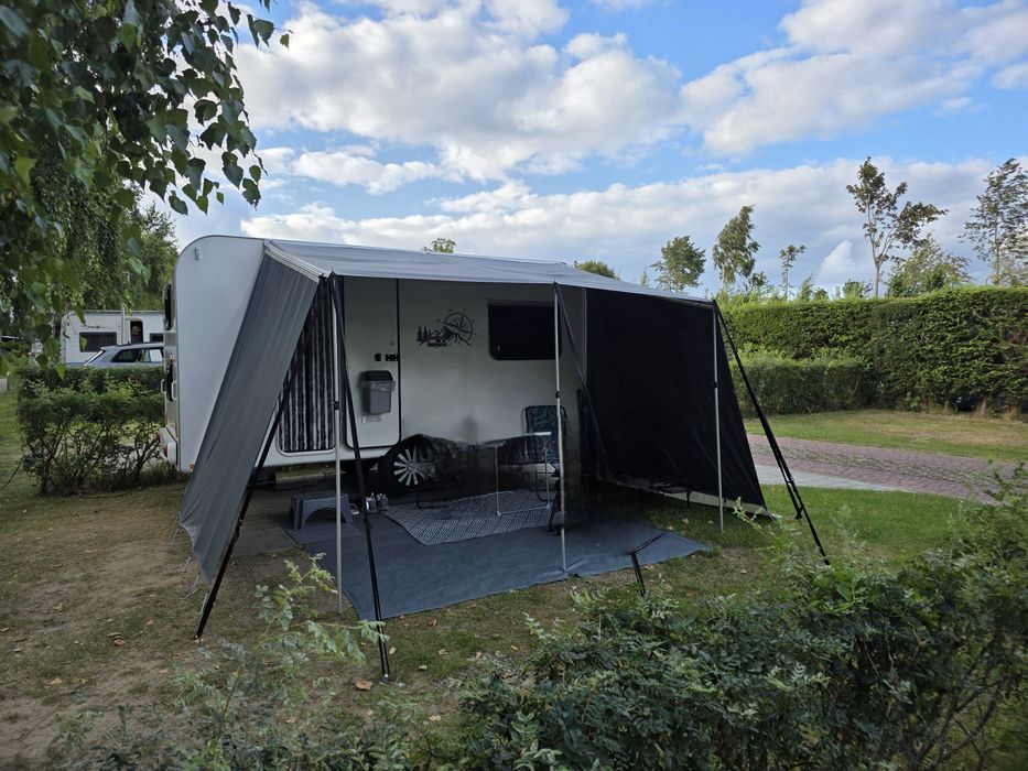 Daszek, markiza do przyczepy kempingowej