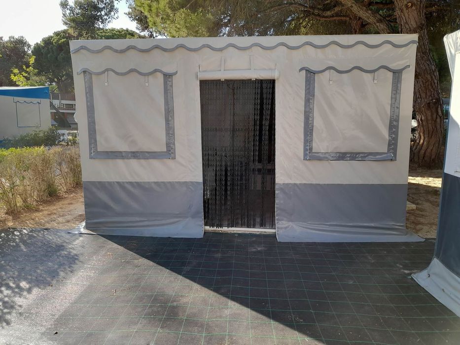 Caravana com avançado e cozinha