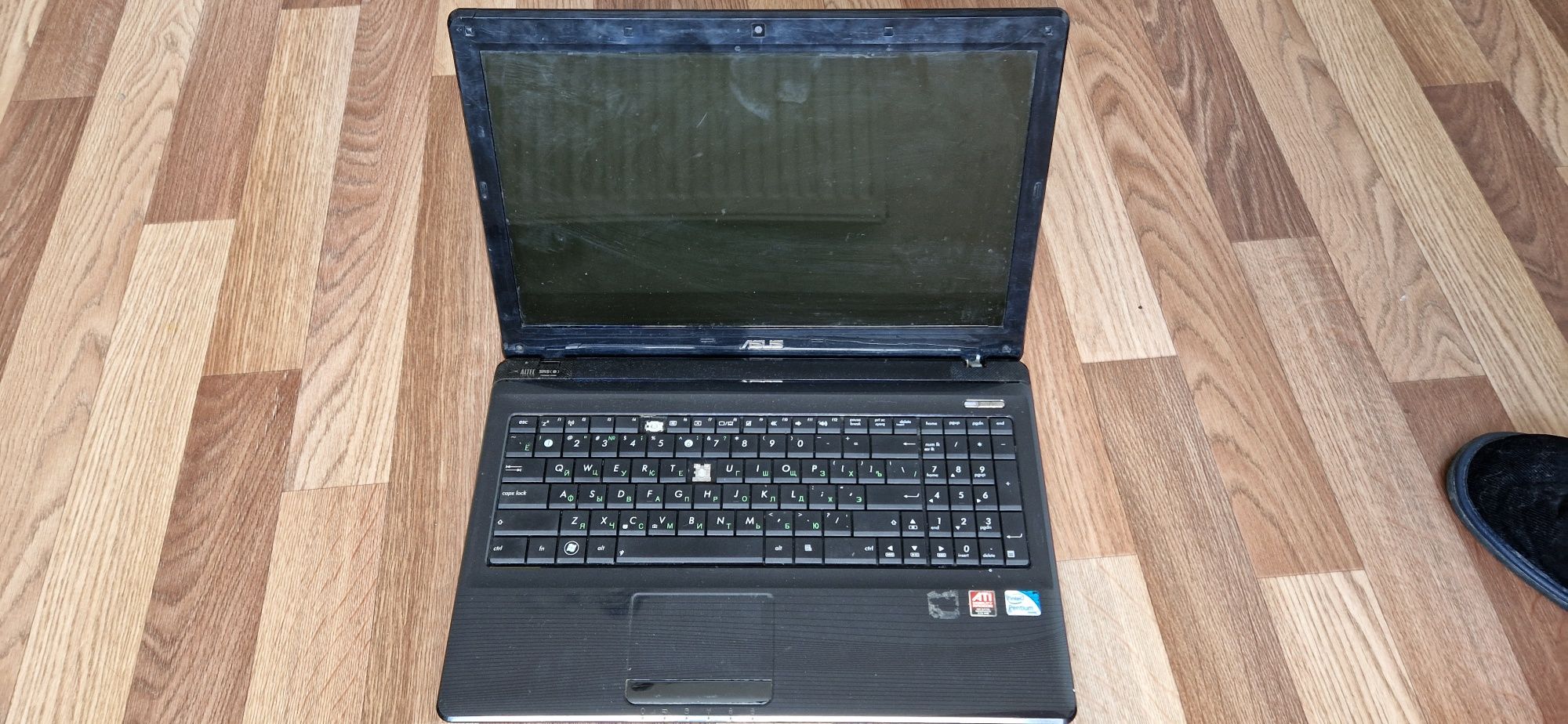 Продам неробочий ноутбук ASUS A52J