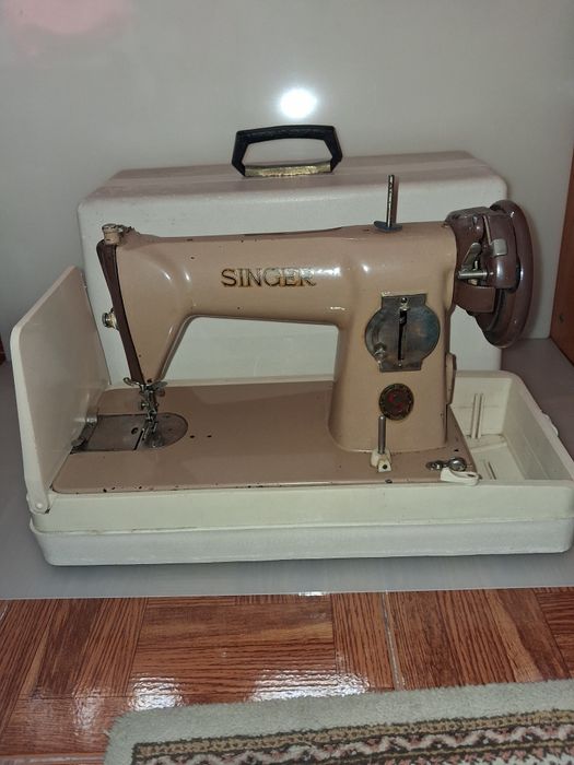 Máquina de Costura Vintage Singer