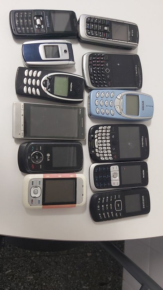 Varios telemóveis