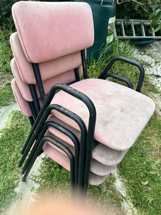 Cadeiras usadas nas muito resistentes