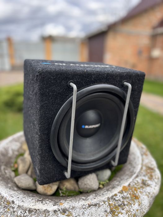 Активний автомобільний сабвуфер Blaupunkt 8200