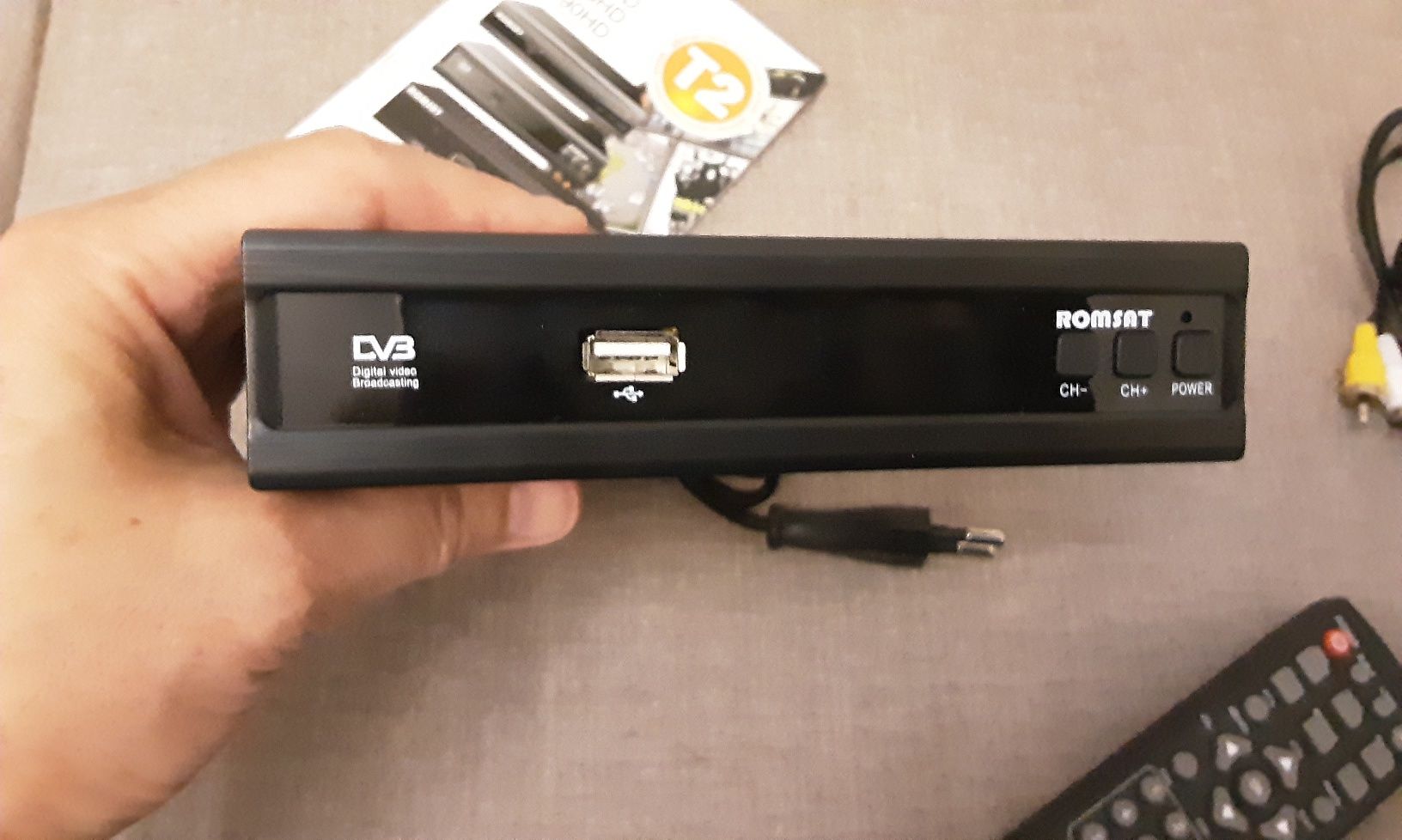 Тюнер DVB-T2 Romsat T7085HD