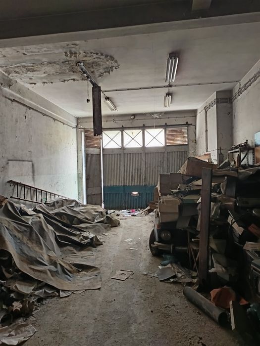 Excelente Armazém na zona industrial do Porto