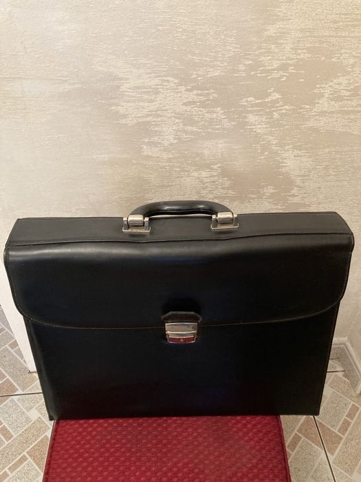 Sprzedam teczkę skórzaną