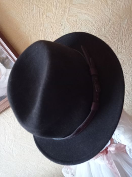 Шляпа фетрова, нова, в носці не була. Колір чорний шоколад