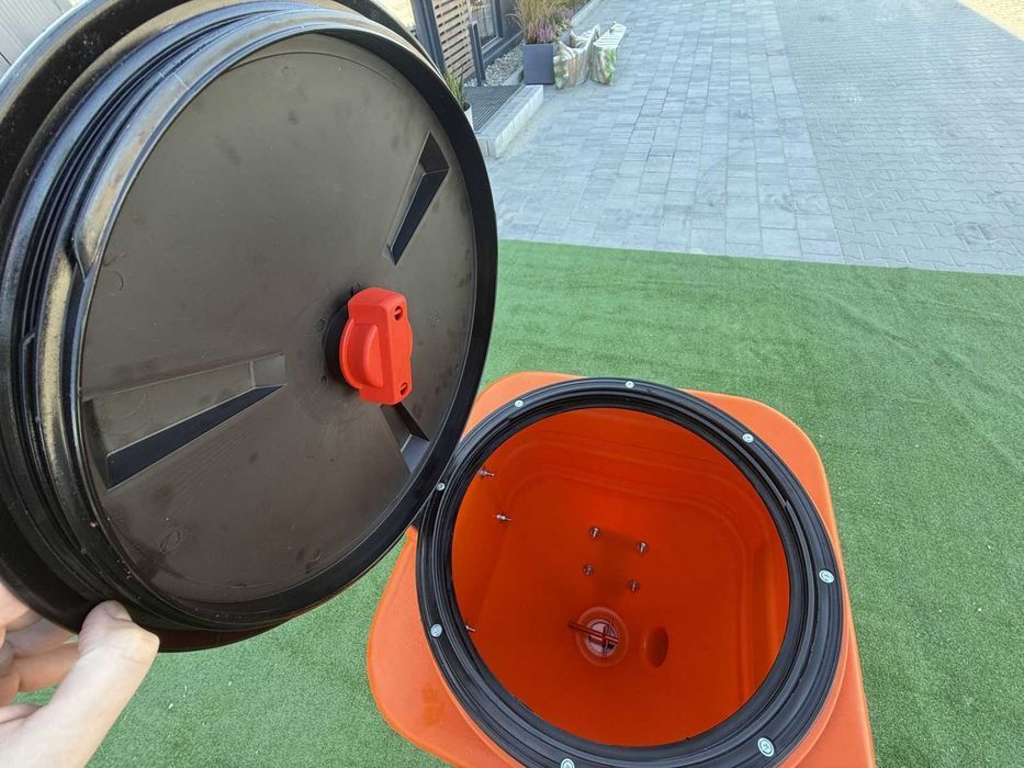 Posypywarka solarka do samochodu na hak / do quada