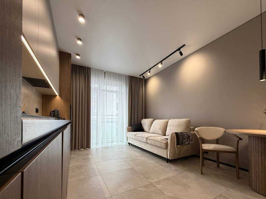 Стильна дизайнерська 1-к квартира в ЖК Липки, біля озера та парку