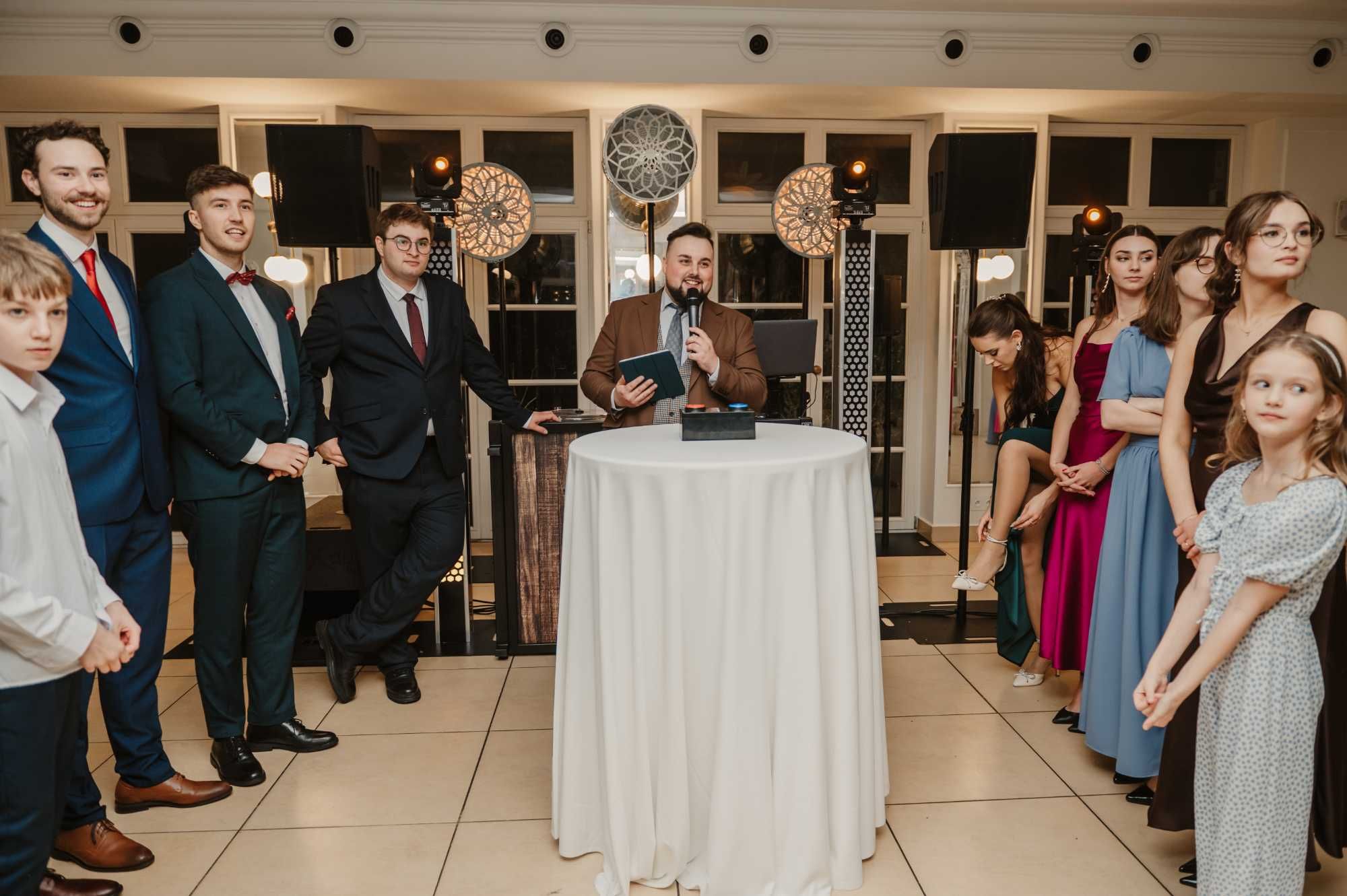 Dj konferansjer wesele w nowoczesnym stylu