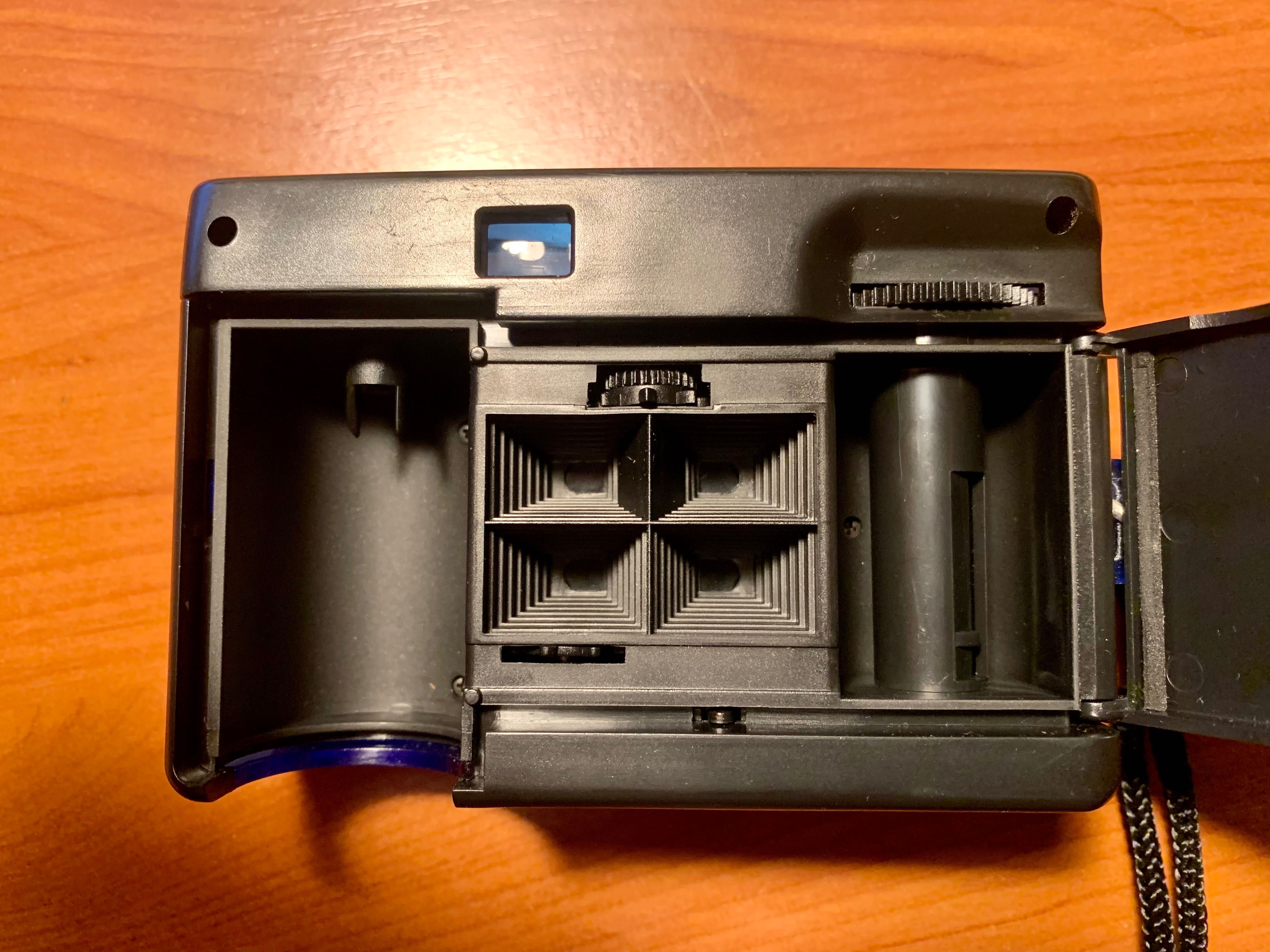Máquina fotográfica 4 lentes estilo lomografia action sampler