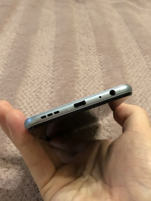 Телефон Vivo v2028 3/32gb гарний стан