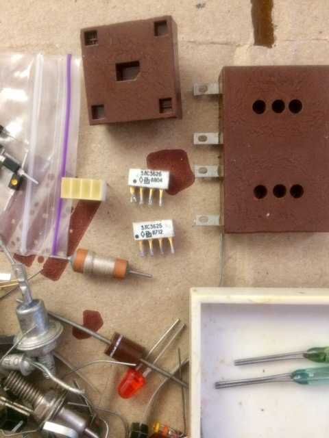 Светодиоды диоды варикапы трубчатые конденсаторы 2Д202