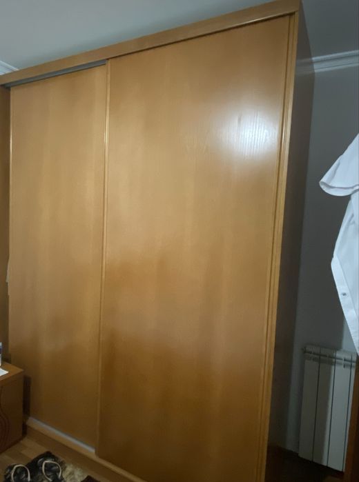 Vende - se Roupeiro de Quarto