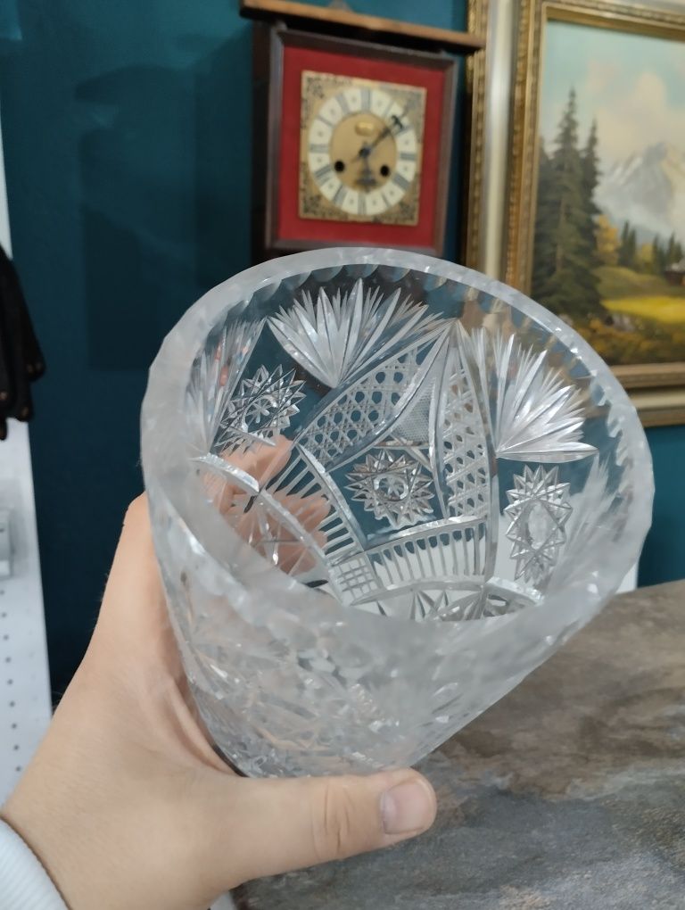 Kryształowy piękny wazon