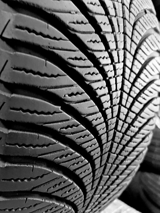 Шини Б/в 235.45.19 пара Goodyear