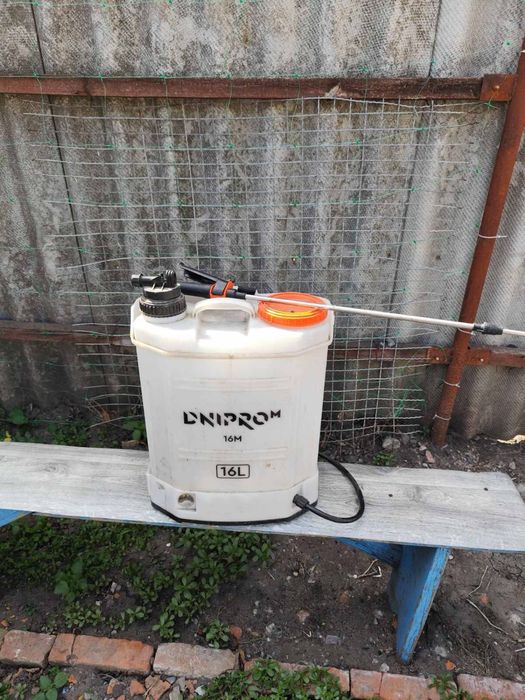 Оприскувач Dnipro-M на акумуляторі