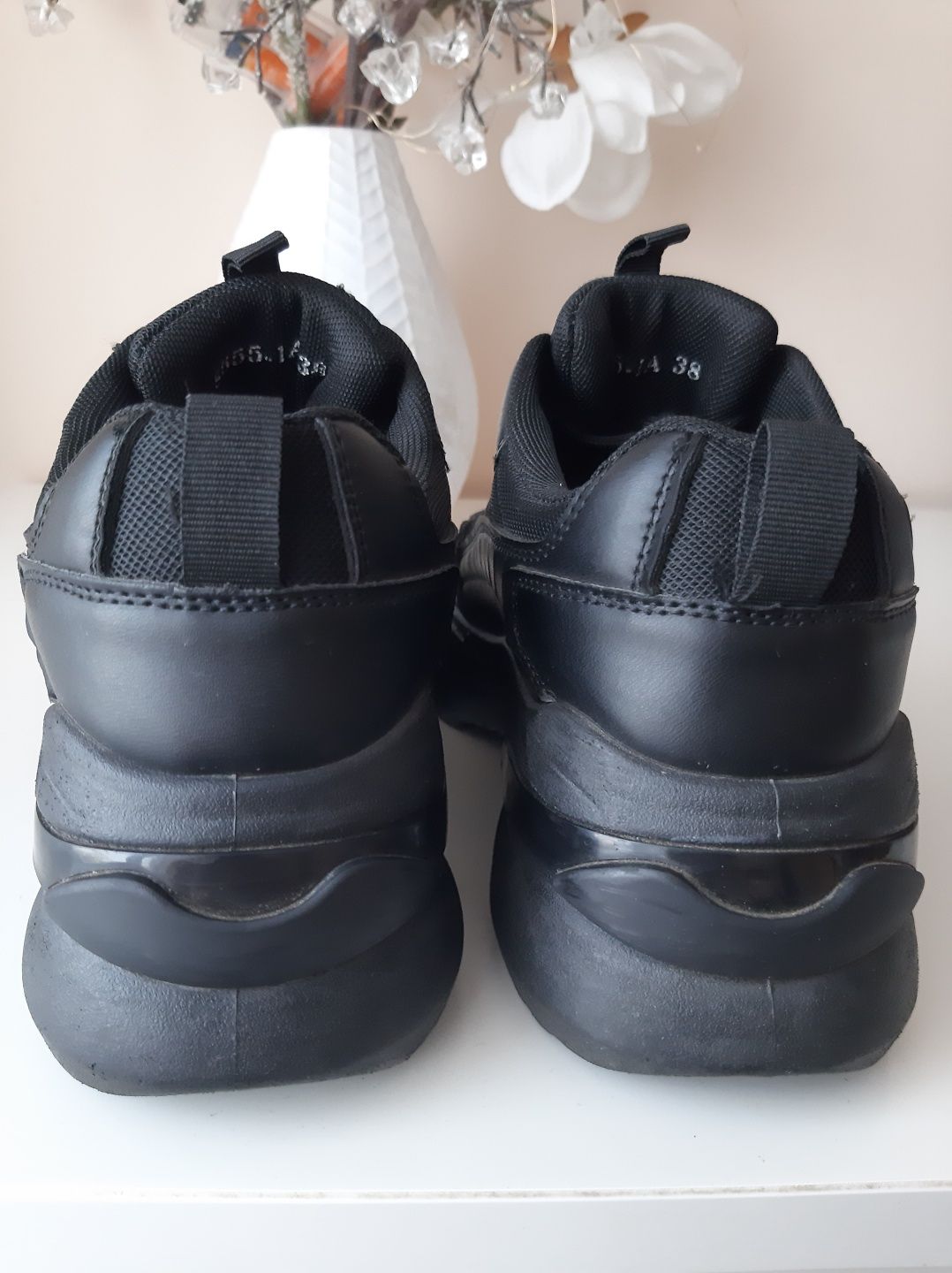 Sneakersy Vices lekkie na koturnie czarne rozm.38