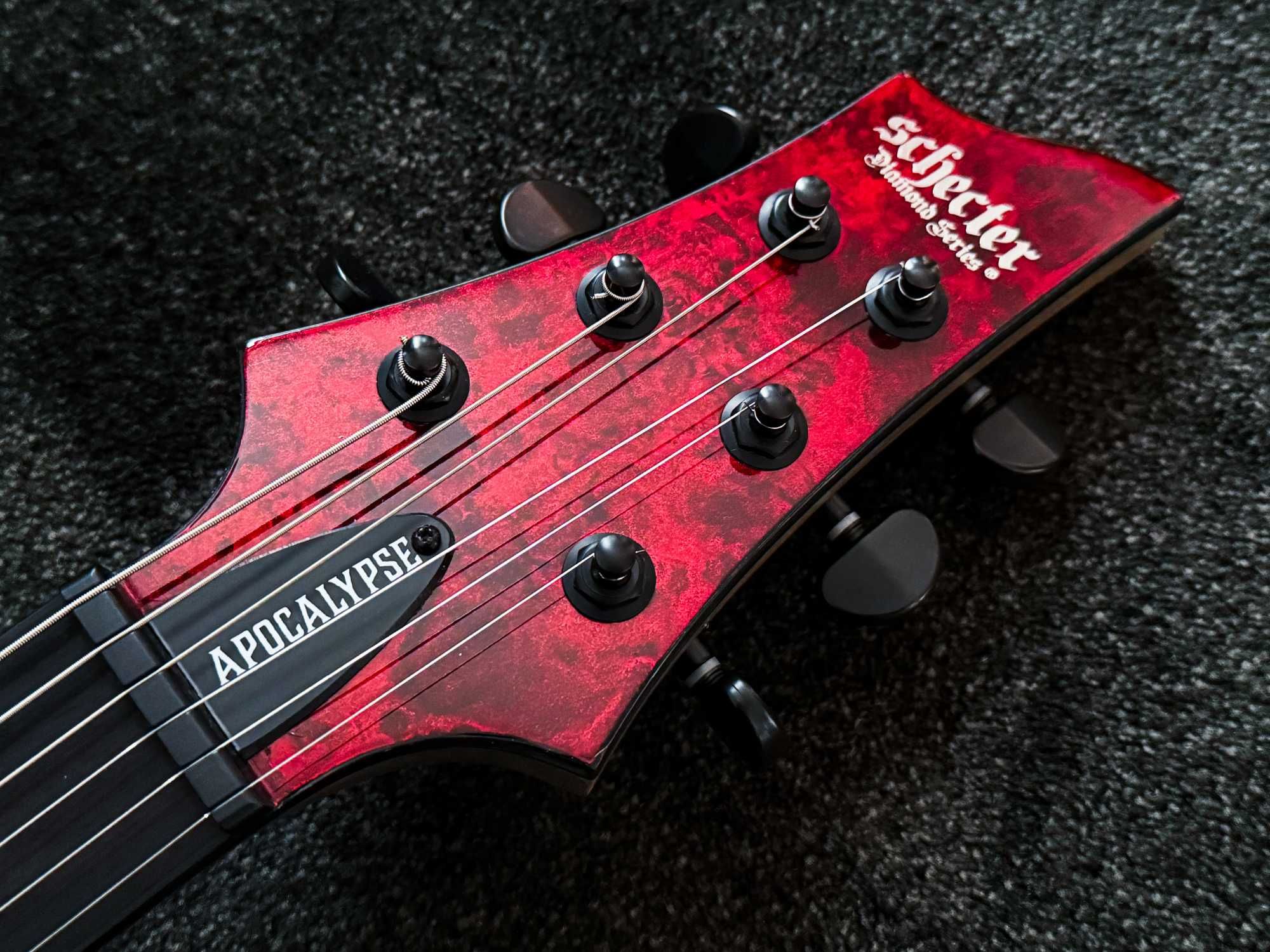 Schecter V-1 Apocalypse Red Reign + gig bag