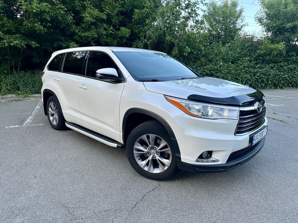 Toyota Highlander (можливий обмін на квартиру)