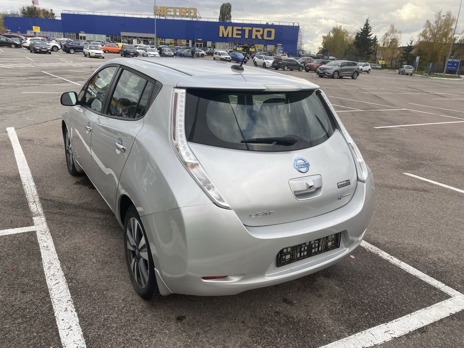 Продам Nissan Leaf 2016