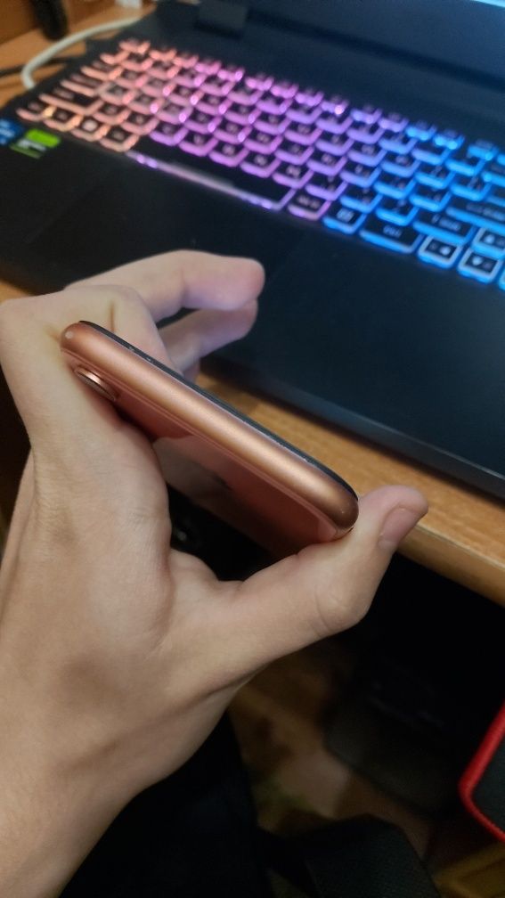 Продам Iphone xr