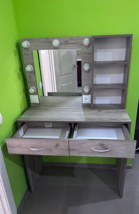 Туалетний столик з підсвіткою косметичний стіл дзеркало для макіяжу