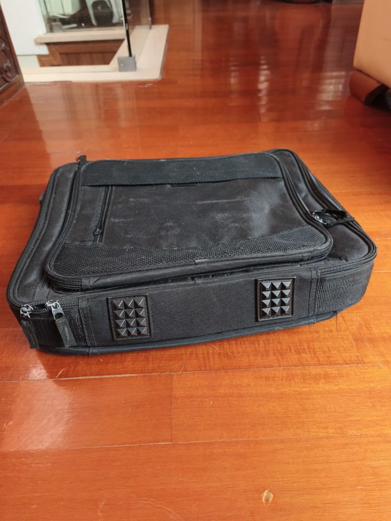 Ofereço Malas PC portátil
