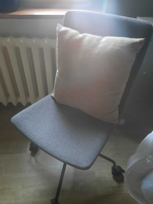 Krzeselko obracane do biurka