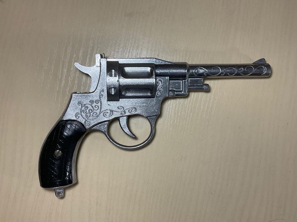 Дитячий пістолет на пістонах часів срср.