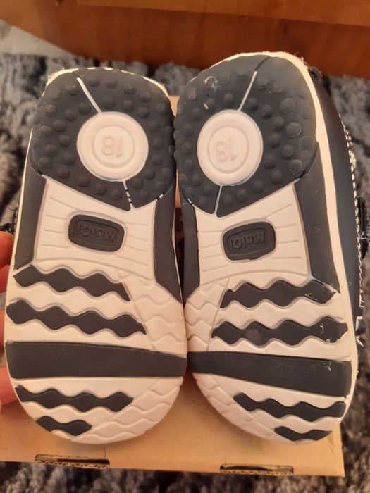 Granatowe buciki do chrztu