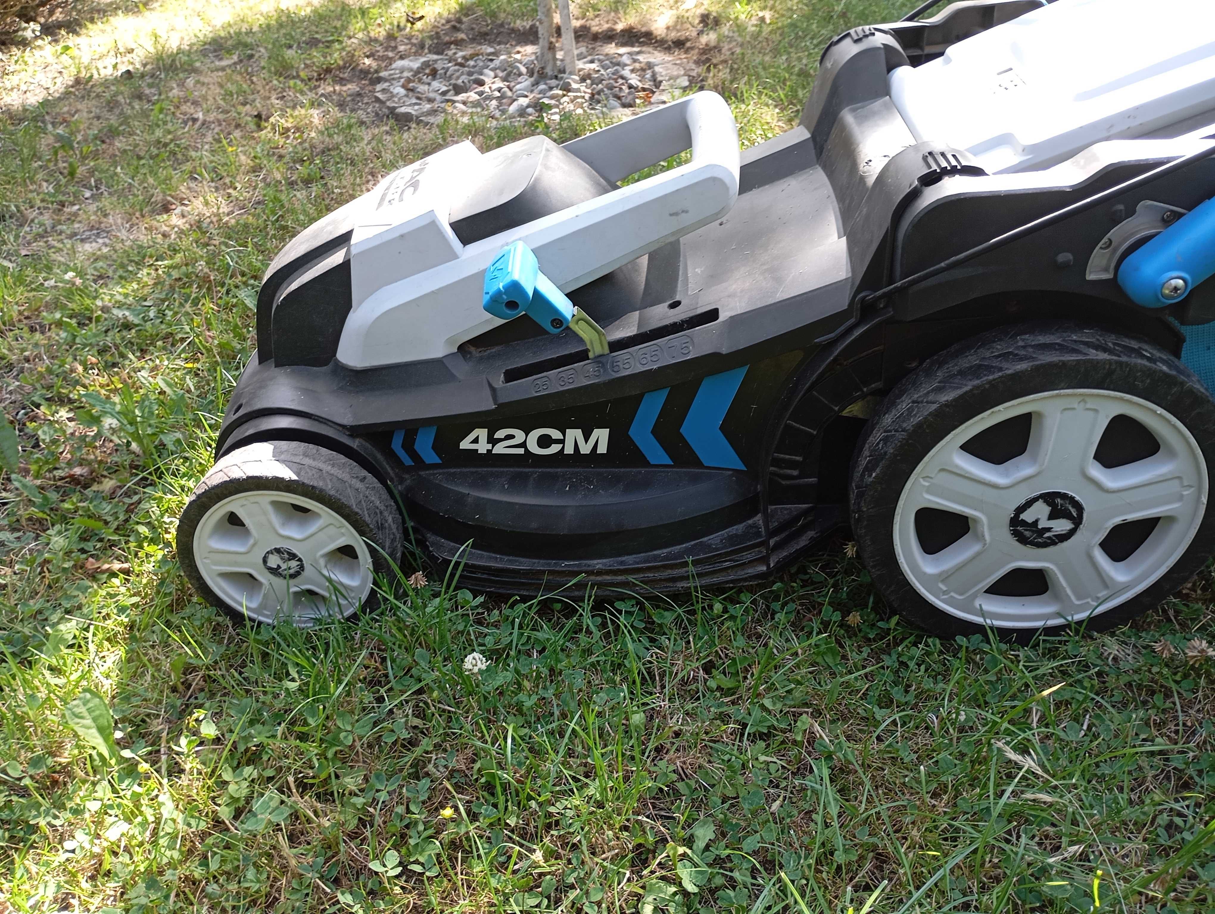 Samojezdna, mocna kosiarka elektryczna Macallister, pokos 42 cm.