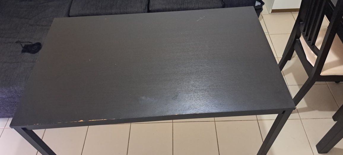 Mesa com 4 cadeiras